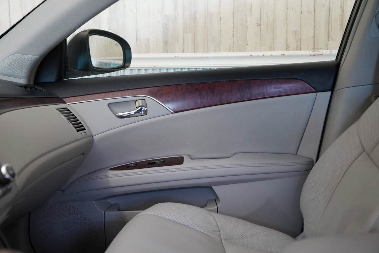 Used 2012 Toyota Avalon Limited FWD image 31