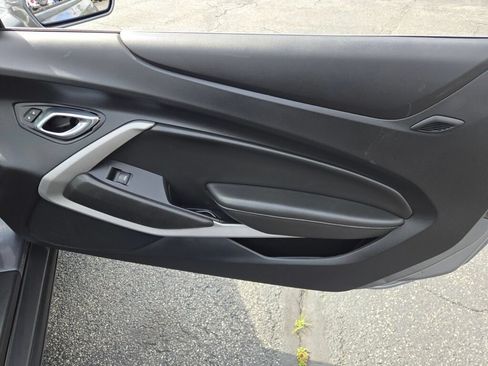 Used 2020 Chevrolet Camaro LT RWD image 6