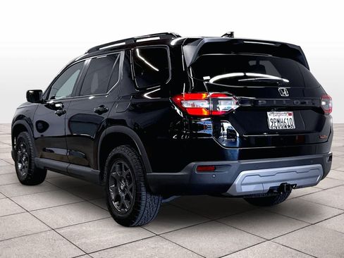 Used 2025 Honda Pilot TrailSport image 13