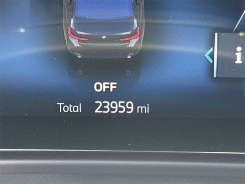 Used 2024 BMW 330e image 10