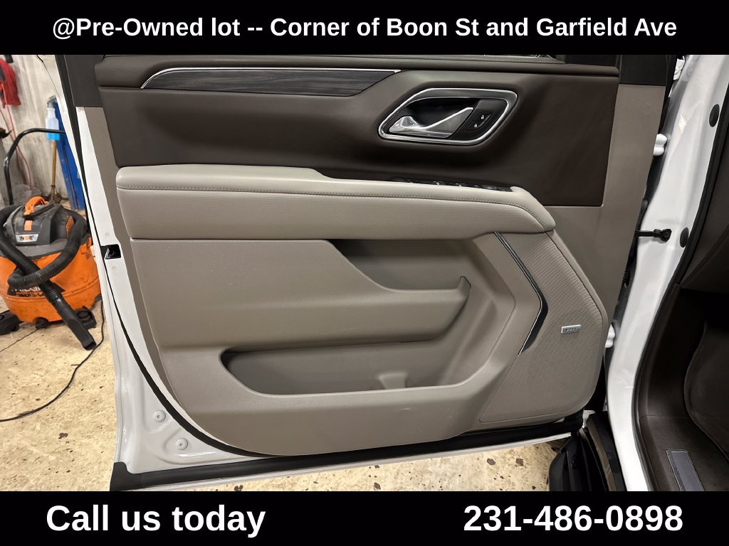 Used 2023 GMC Yukon SLT w/ SLT Premium Package AWD/4WD image 15