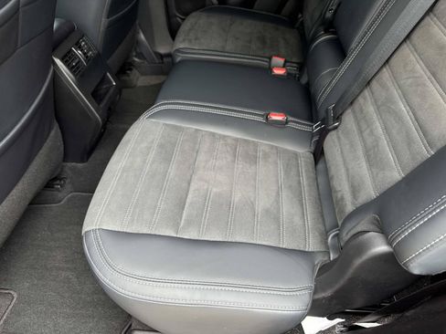 Used 2024 Mitsubishi Outlander SE Black Edition FWD image 10