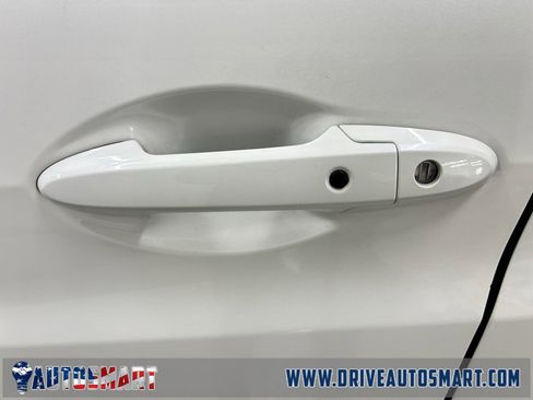 Used 2018 Honda HR-V EX-L image 11