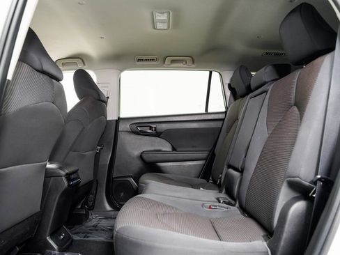 Used 2022 Toyota Highlander L image 23