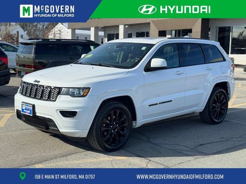 Used 2019 Jeep Grand Cherokee Altitude image 1