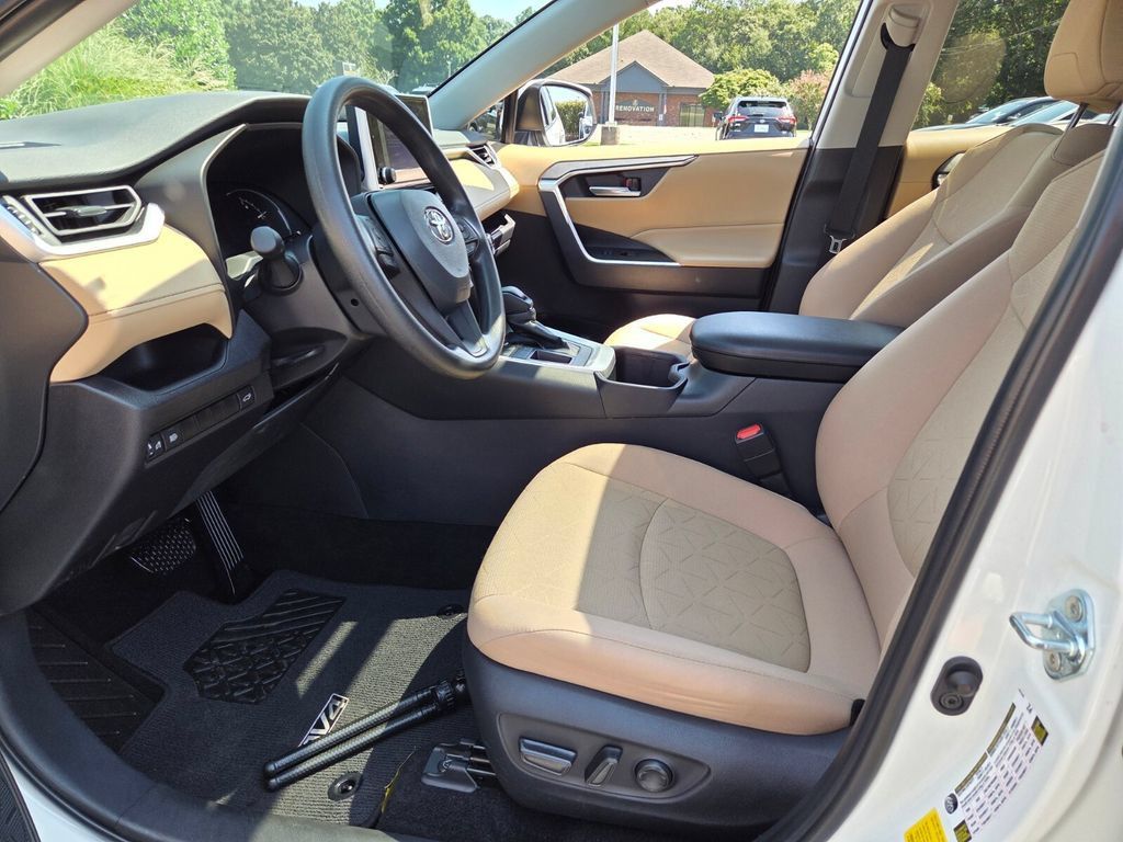Certified 2024 Toyota RAV4 XLE w/ Convenience Package FWD image 5