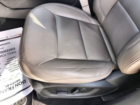 Used 2020 Ford Explorer XLT w/ Equipment Group 202A image 12