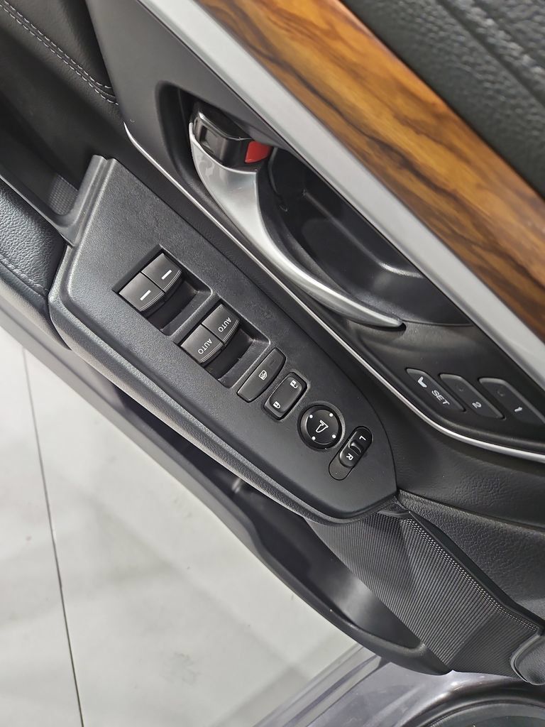 Used 2020 Honda CR-V Touring image 11
