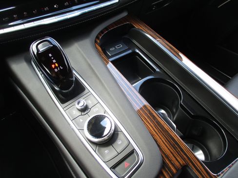 Used 2024 Cadillac Escalade Luxury image 25