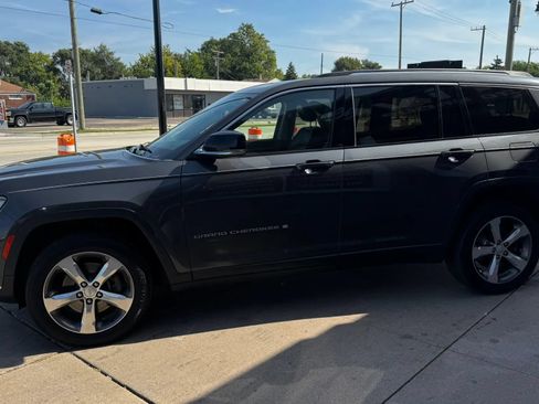 Used 2022 Jeep Grand Cherokee L Limited AWD/4WD image 11