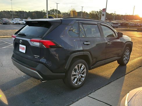 Used 2022 Toyota RAV4 Limited image 5