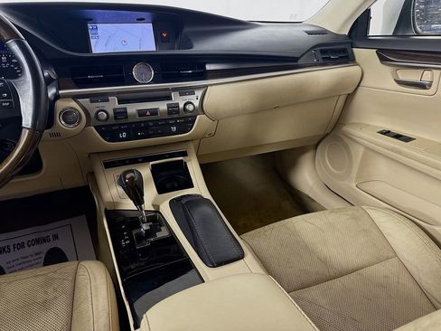 Used 2013 Lexus ES 350 w/ Luxury Pkg FWD image 29