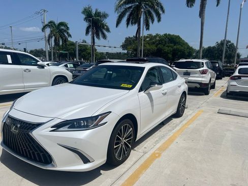 Used 2024 Lexus ES 350 w/ Premium Package FWD image 6