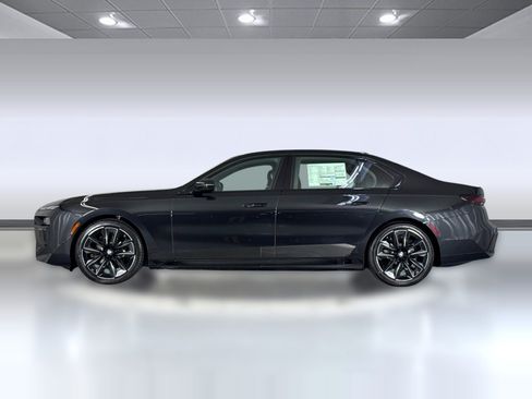 Used 2026 BMW i7 eDrive50 w/ M Sport Package RWD image 2