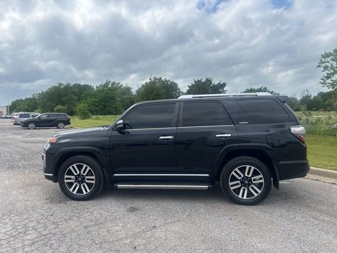 Used 2018 Toyota 4Runner Limited AWD/4WD image 9