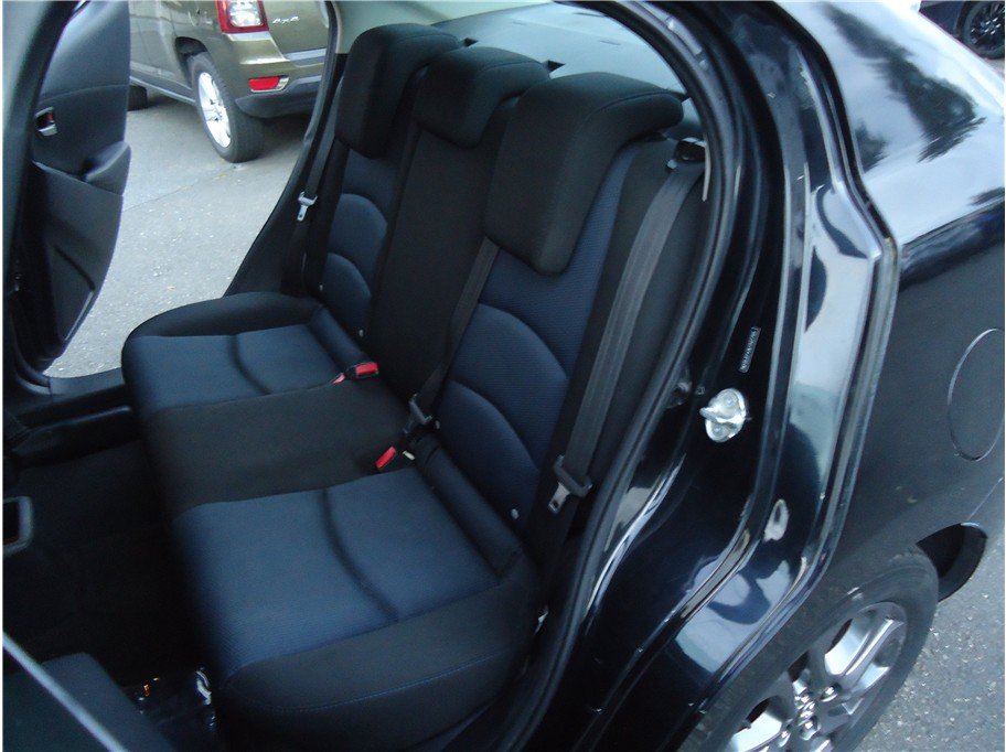 Used 2019 Toyota Yaris LE FWD image 10