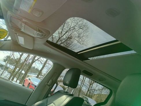 Used 2019 Chrysler Pacifica Touring-L Plus image 25