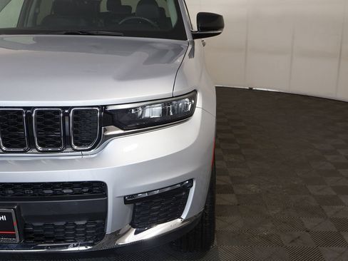 Used 2023 Jeep Grand Cherokee L Limited AWD/4WD image 17