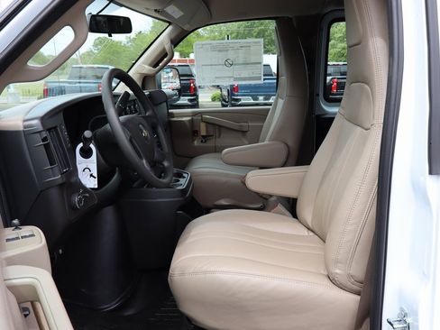 New 2025 Chevrolet Express 3500 w/ Chrome Appearance Package image 14