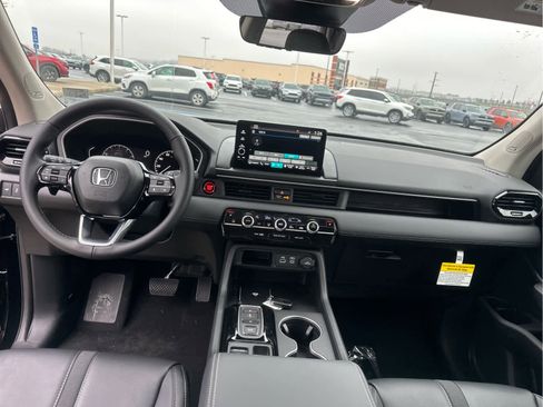 New 2025 Honda Pilot Touring image 21