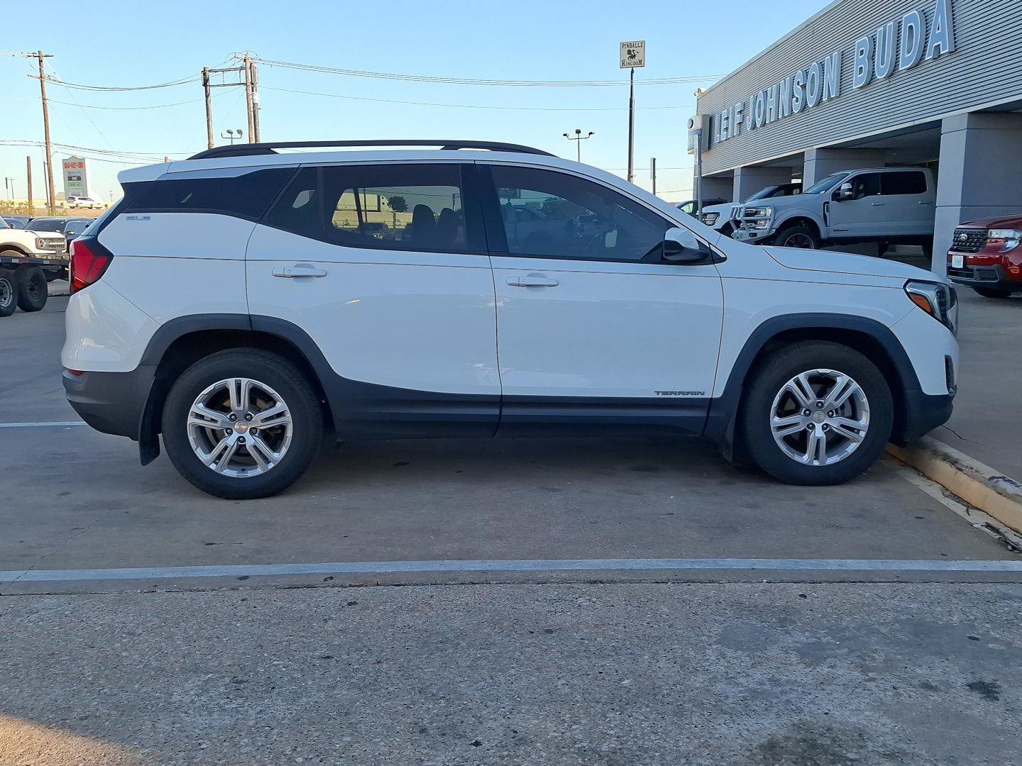 Used 2018 GMC Terrain SLE w/ Driver Convenience Package FWD image 7