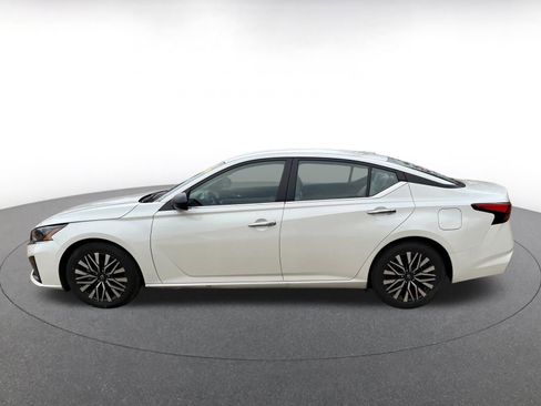 Used 2025 Nissan Altima 2.5 SV image 9