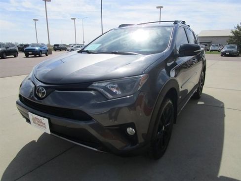 Used 2018 Toyota RAV4 Adventure AWD/4WD image 5