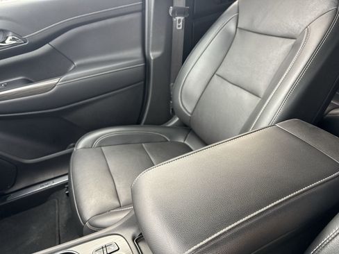 Certified 2023 GMC Acadia SLT image 19