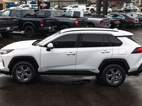 Used 2022 Toyota RAV4 LE image 11