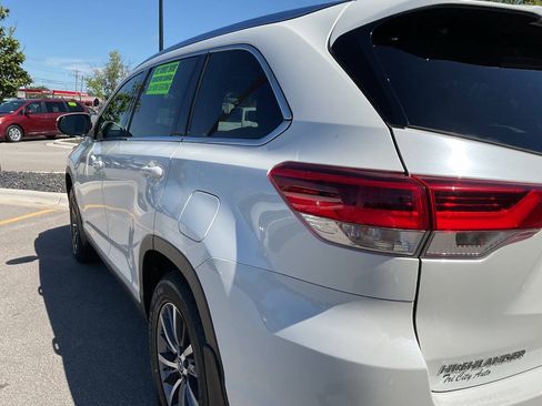 Used 2019 Toyota Highlander XLE AWD/4WD image 5