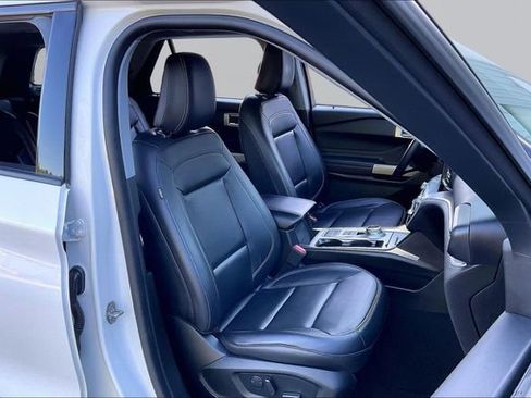 Used 2023 Ford Explorer XLT w/ Equipment Group 202A RWD image 20