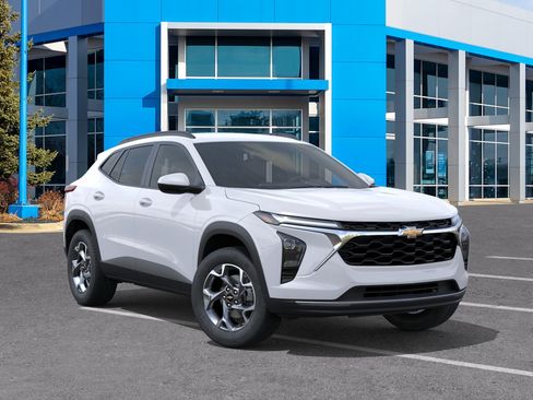 New 2026 Chevrolet Trax LT w/ Driver Confidence Package FWD image 31