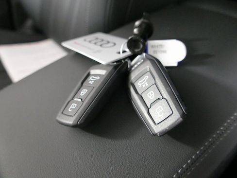 Certified 2025 Audi Q5 Premium w/ Convenience Package image 12