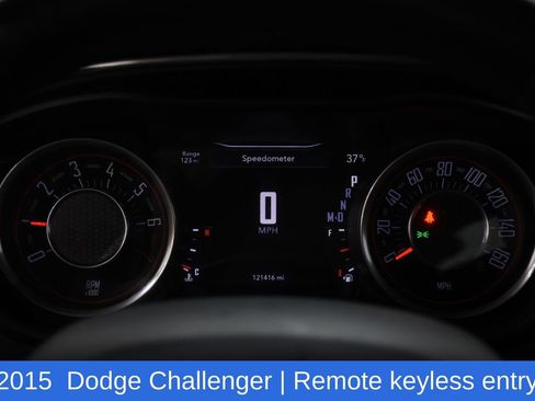 Used 2015 Dodge Challenger SXT w/ Driver Convenience Group image 11