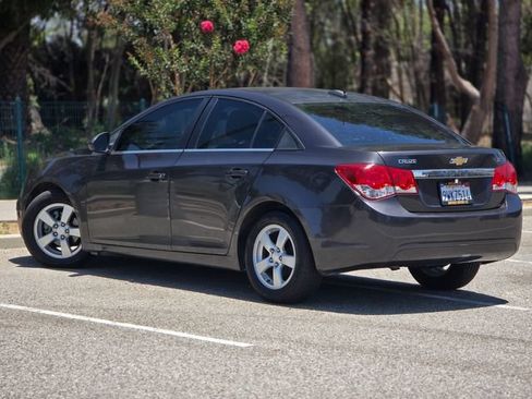 Used 2016 Chevrolet Cruze LT w/ Technology Package FWD image 16