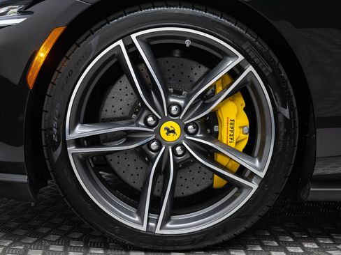 Certified 2025 Ferrari Roma Spider RWD image 43