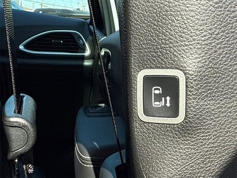 New 2025 Chrysler Voyager LX image 18