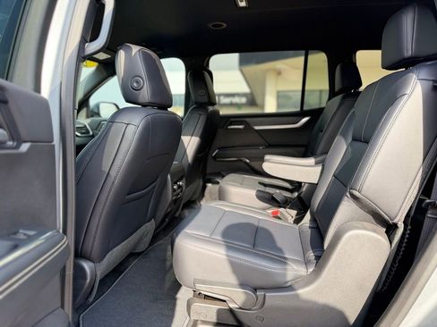 Used 2026 GMC Acadia Elevation w/ Elevation Premium Package FWD image 10