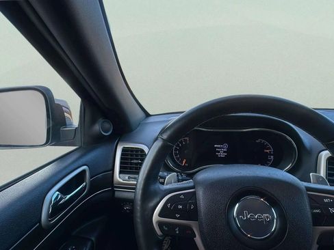 Used 2017 Jeep Grand Cherokee Limited image 22