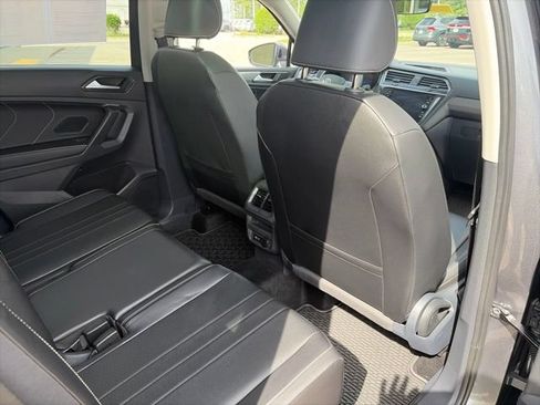 Used 2024 Volkswagen Tiguan SE AWD/4WD image 15