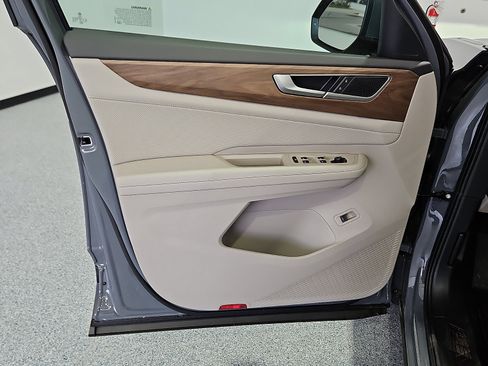 New 2026 Volkswagen Atlas SE FWD image 17