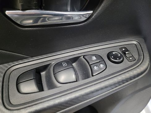 Used 2025 Nissan Versa SV FWD image 27