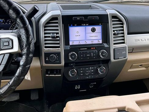 Used 2017 Ford F250 Lariat w/ Chrome Package image 9