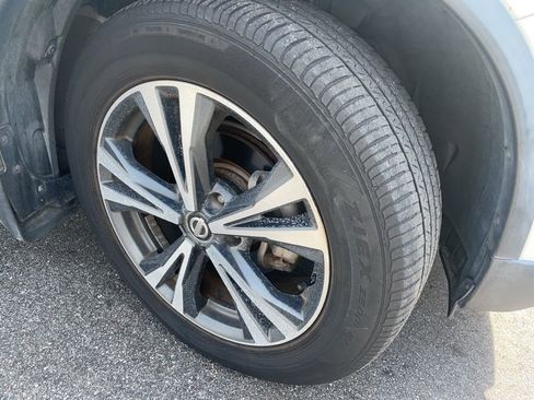 Used 2017 Nissan Rogue SL w/ SL Premium Package image 20