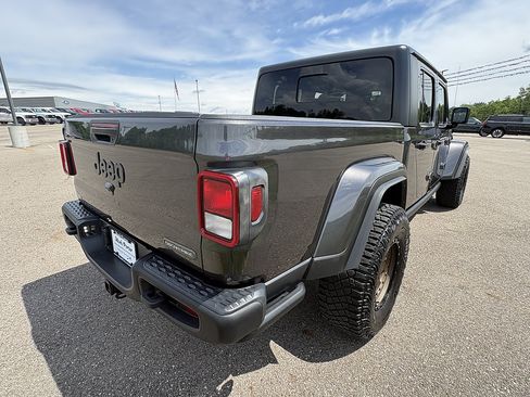 Used 2023 Jeep Gladiator Sport AWD/4WD image 5