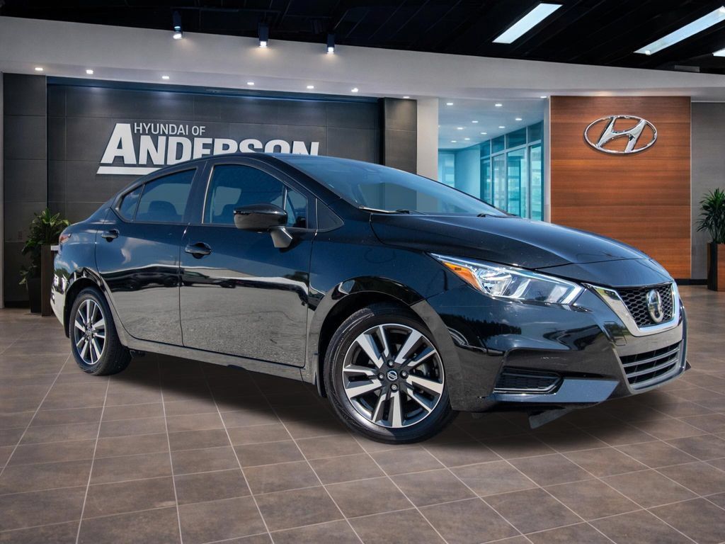 Used 2022 Nissan Versa SV FWD image 3