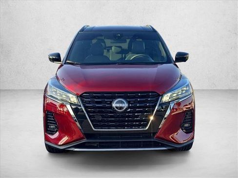 Used 2024 Nissan Kicks SR w/ SR Premium Package FWD image 2