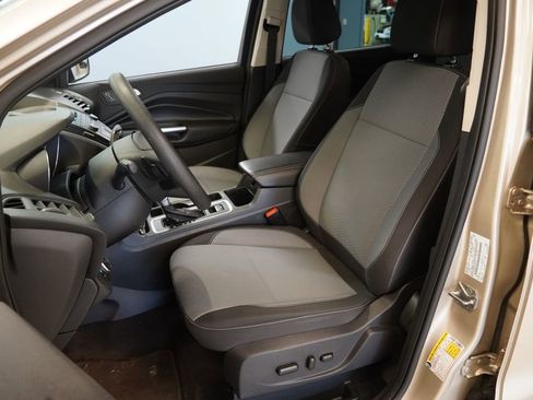 Used 2017 Ford Escape SE image 3