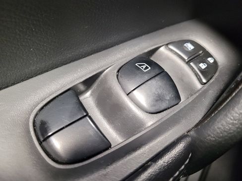 Used 2018 Nissan Rogue S FWD image 27