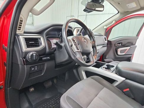 Used 2021 Nissan Titan SV w/ SV Convenience Package AWD/4WD image 18
